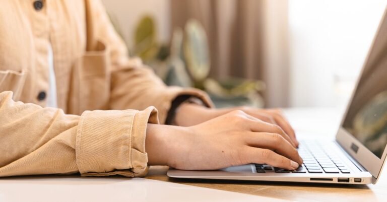 Sell AI Resume Rewriting Services: $300/Client Playbook
